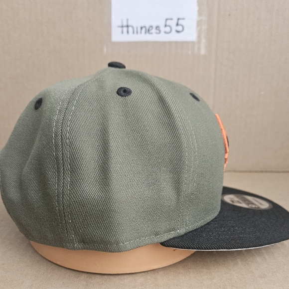 New Era Chicago Bulls Snapback Cap (Olive Green, Black & Orange) - Picture 4 of 5